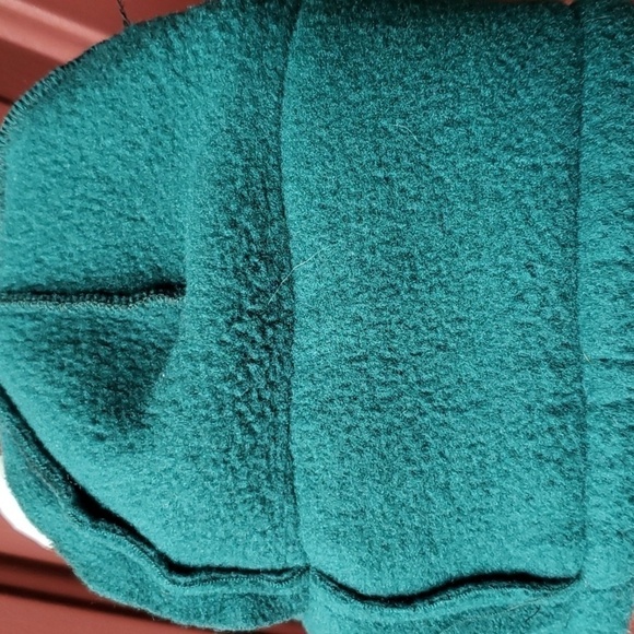 Verbier (Canadian) green and purple fleece hat with small pom One size - Picture 5 of 6